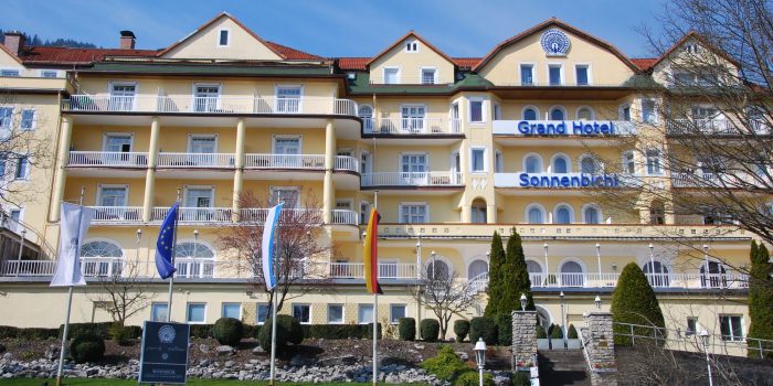 Tuai Kecaman, Raja Thailand Maha Vajiralongkorn Isolasi Diri Bersama 20 Selir di Hotel Jerman