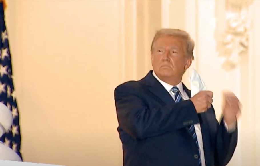 Tiba di Gedung Putih Langsung Copot Masker, Trump: Jangan takut pada Covid