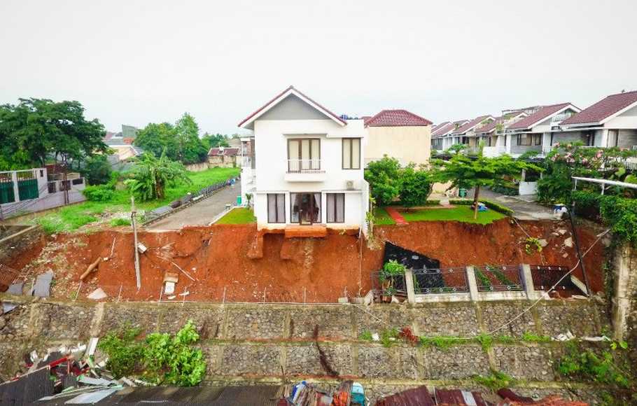 Banjir Longsor di Ciganjur Sisakan Lumpur dan Genangan