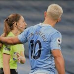 Pegang Bahu Perempuan Penjaga Garis, Penyerang Manchester City Hujan Kritik