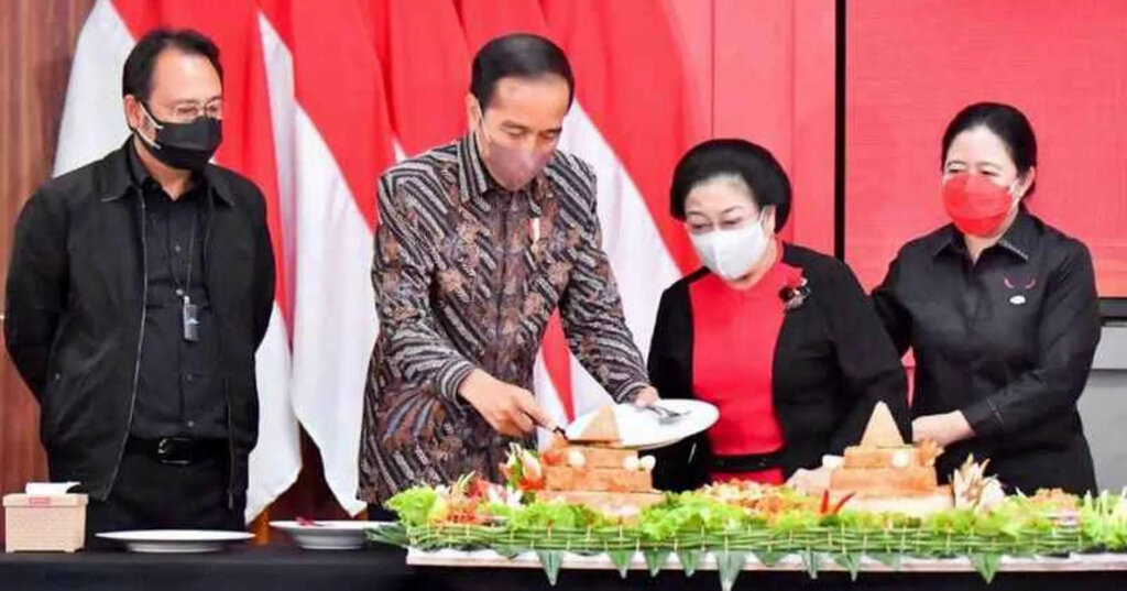 PDI Perjuangan Beri Kejutan Nasi Tumpeng Ulang Tahun Presiden Jokowi