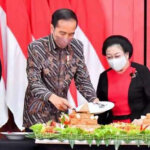 PDI Perjuangan Beri Kejutan Nasi Tumpeng Ulang Tahun Presiden Jokowi